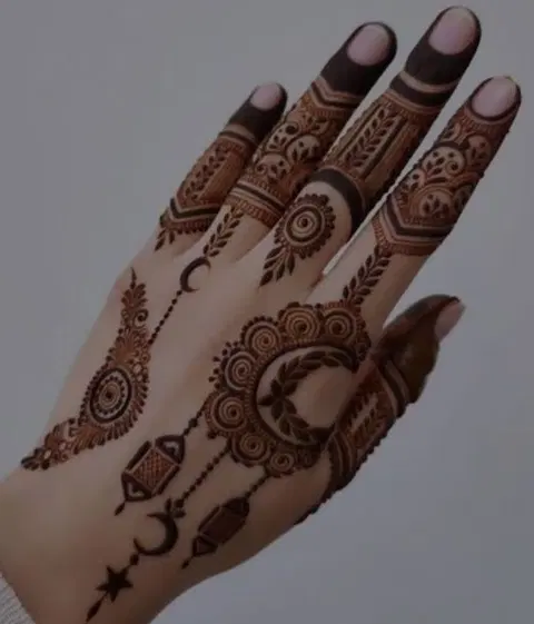 aesthetic arabic back hand mehndi design