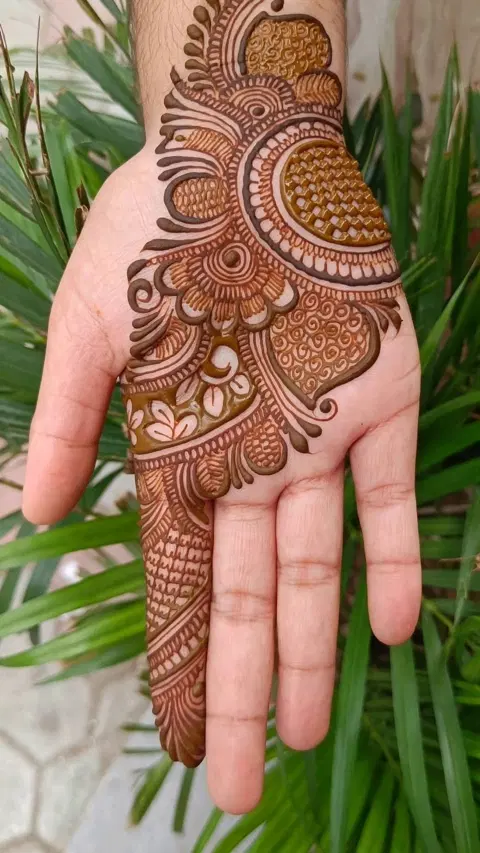 arabic stylish circle front hand mehndi design
