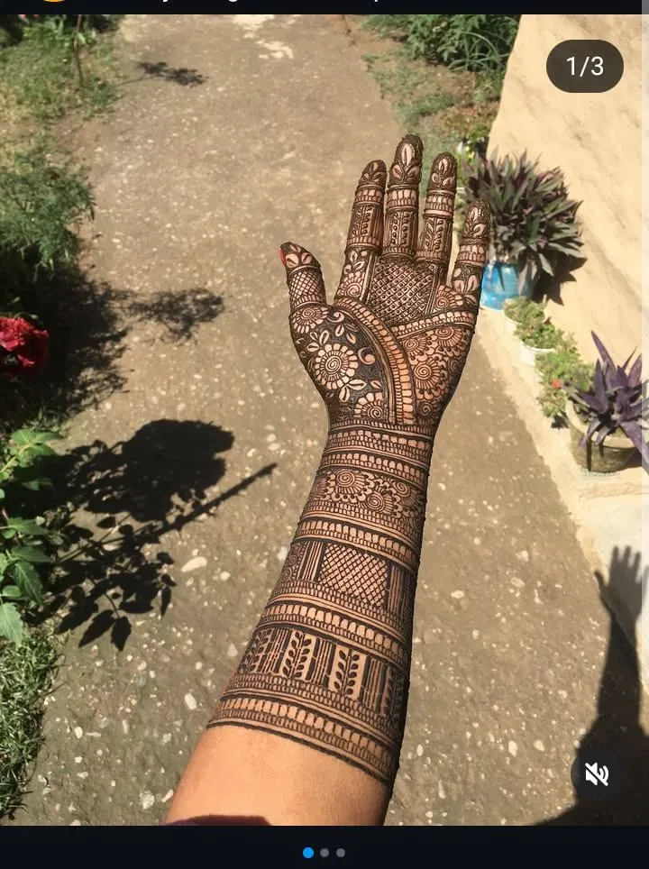 Bridal Indian Front Hand Mehndi Design with Gol Tikki and Flowers (2)